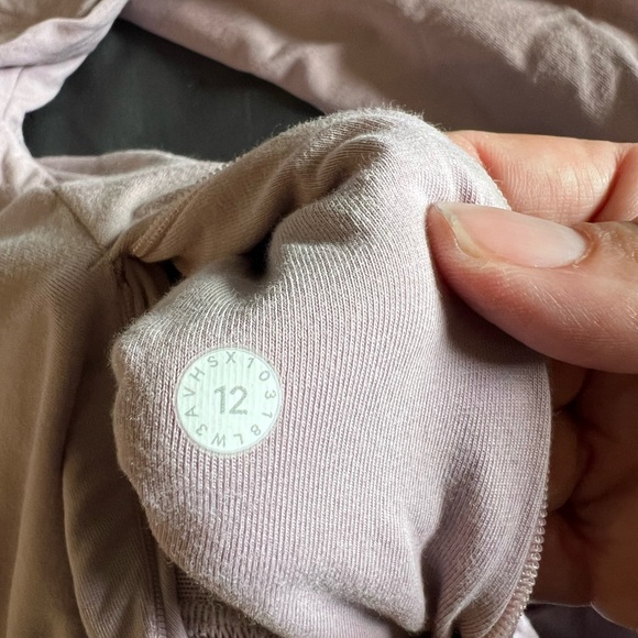 Lululemon jacket. Size 12 - Picture 3 of 3